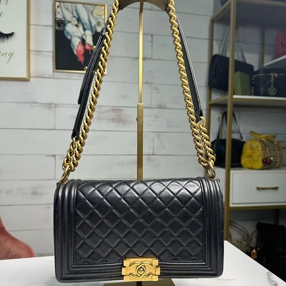 SOLD❌❌❌ Chanel Old Medium Boy Bag - Picture 3 of 17